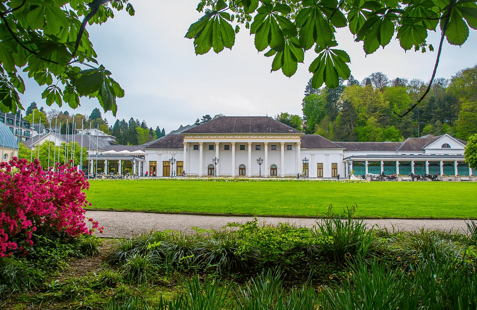 Imagine care arat? cazinoul Kurhaus din Baden Baden